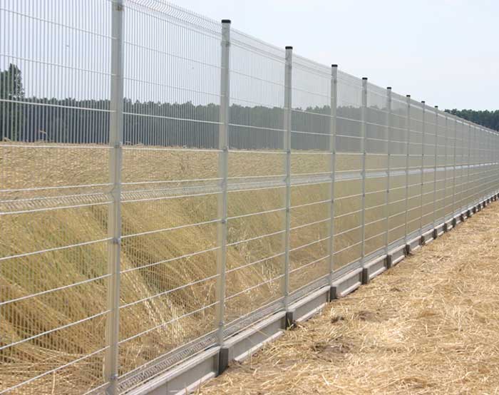 Hot dip galvanized high security fence